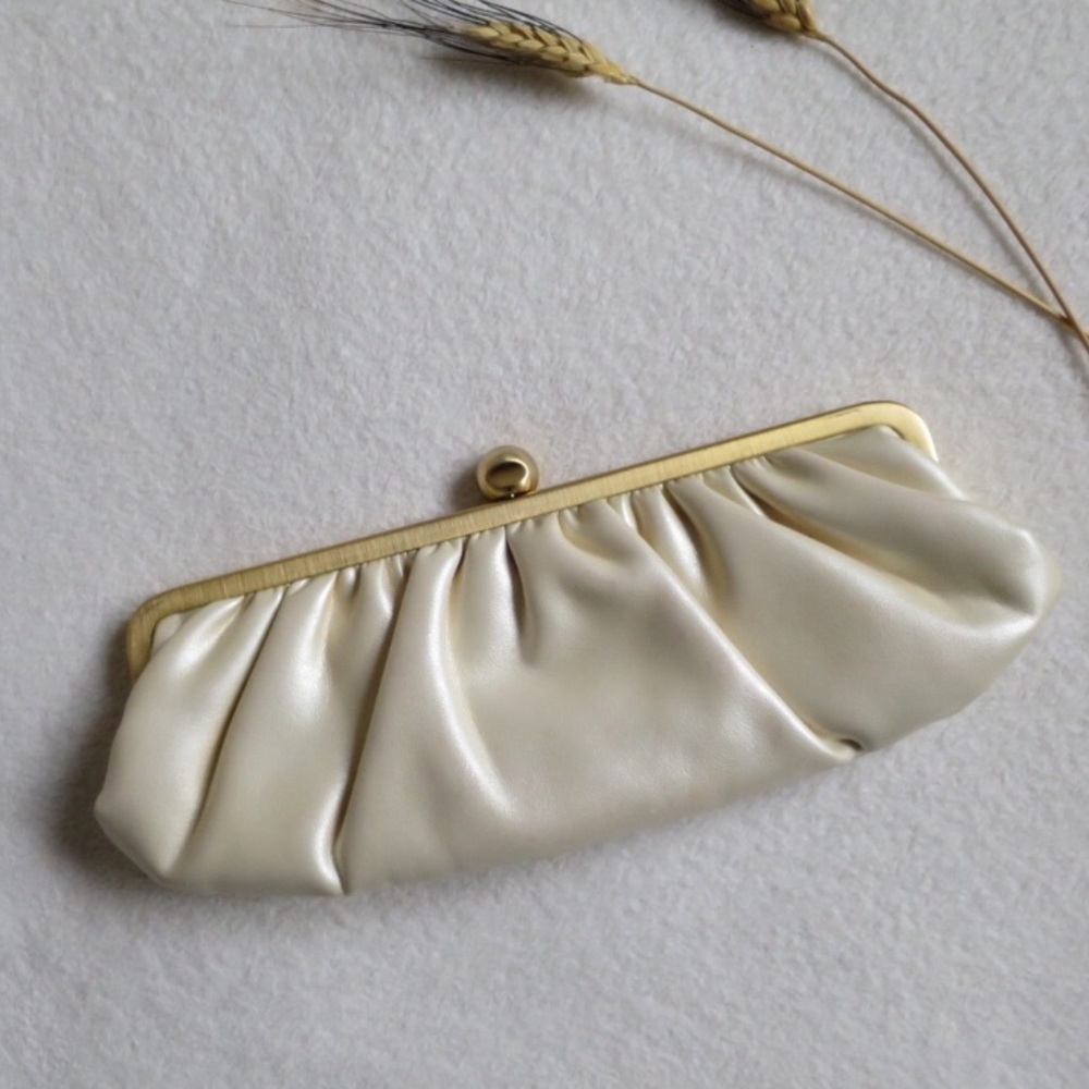 NWOT Jeannie Lottie Clutch